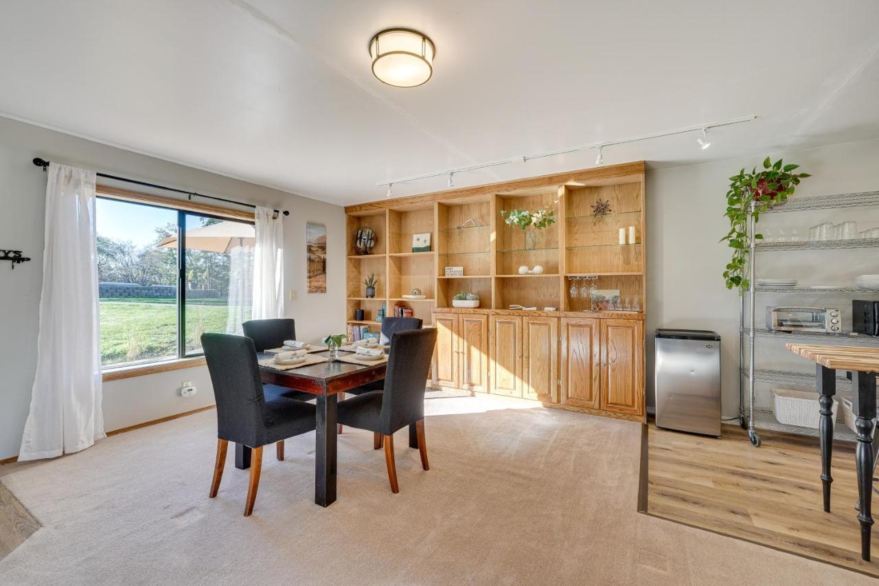 Cozy Central Point Bungalow On Working Winery! Extérieur photo
