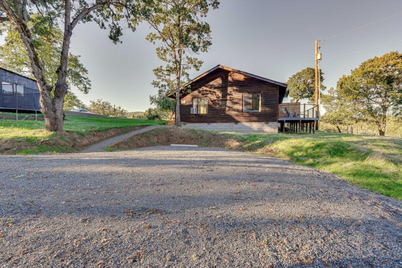 Cozy Central Point Bungalow On Working Winery! Extérieur photo
