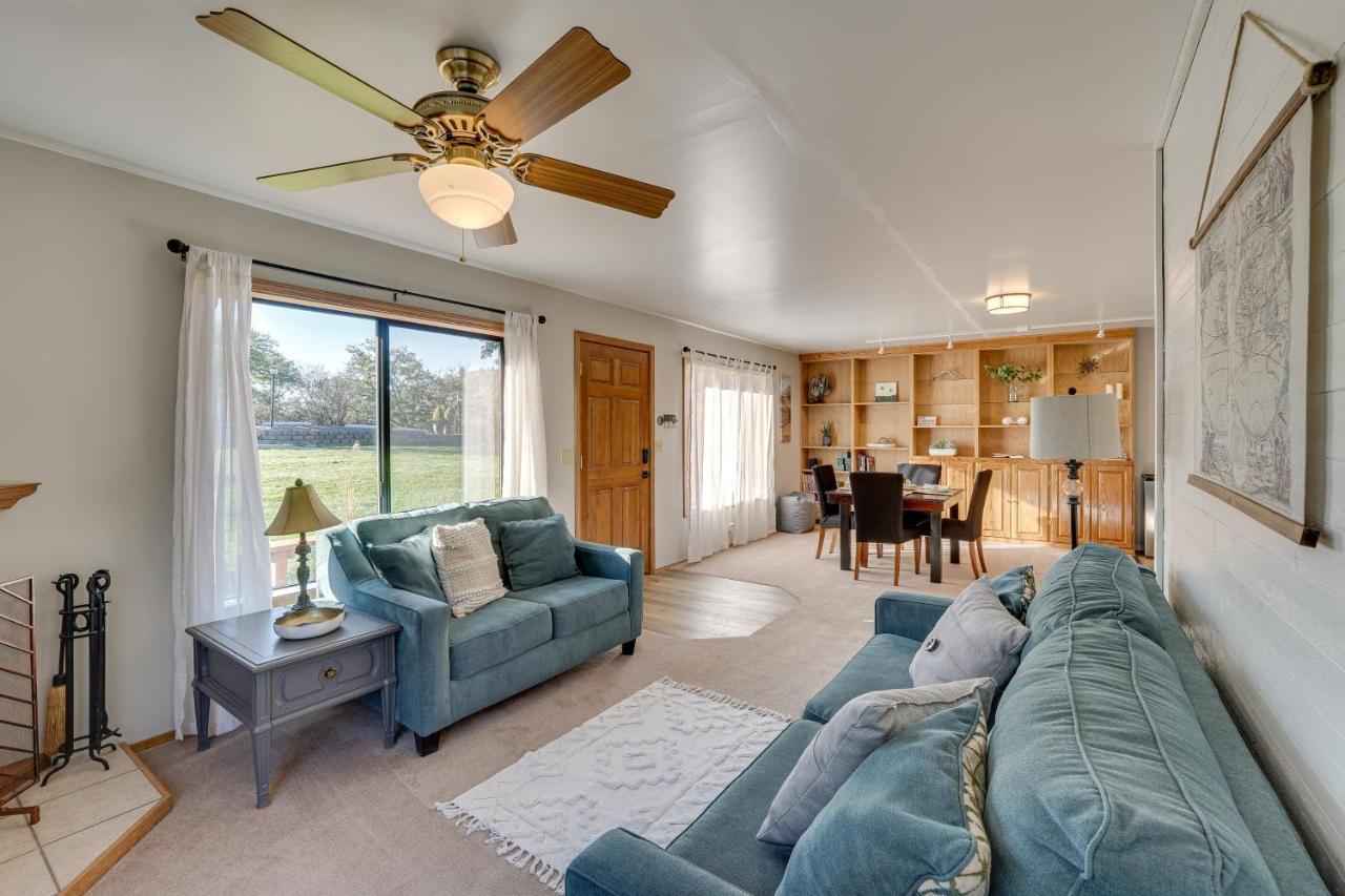 Cozy Central Point Bungalow On Working Winery! Extérieur photo