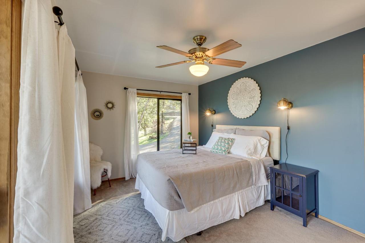 Cozy Central Point Bungalow On Working Winery! Extérieur photo