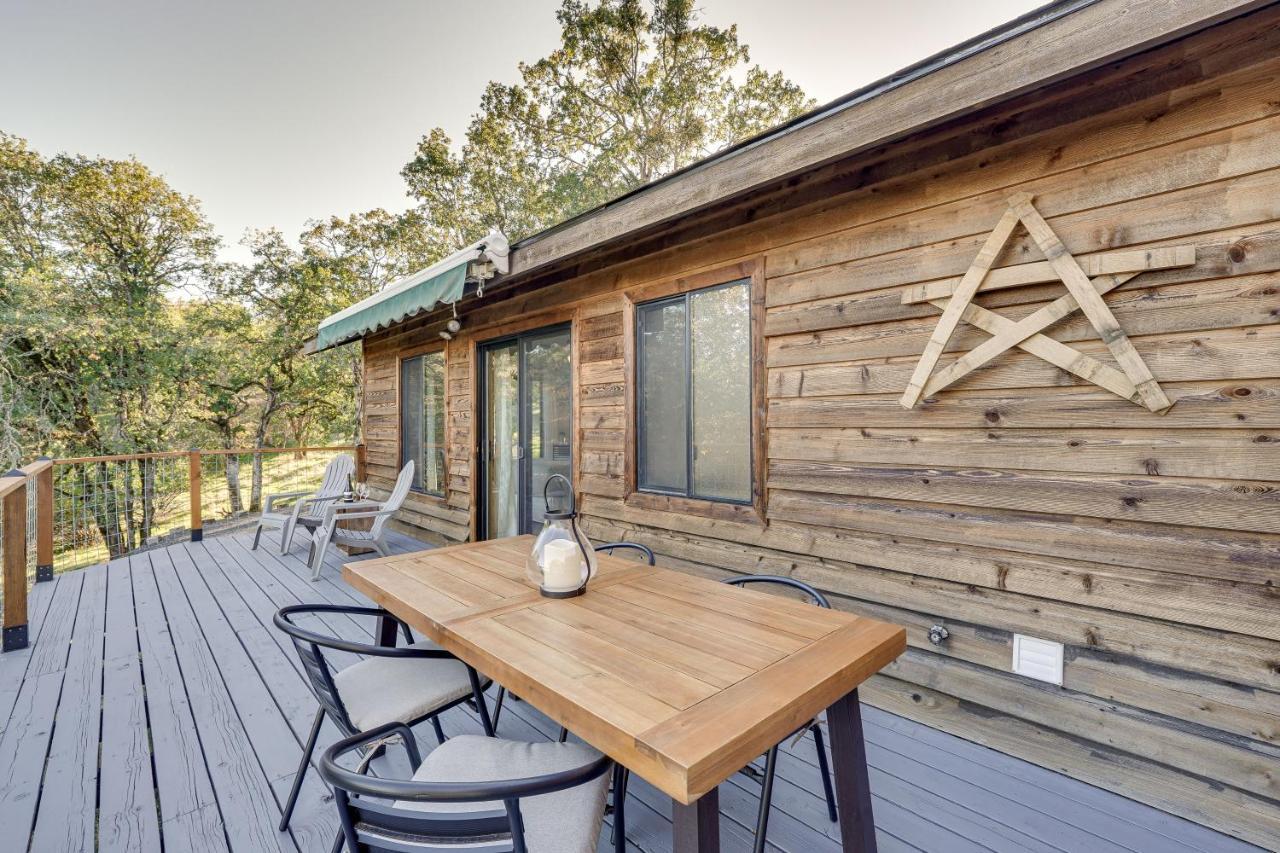 Cozy Central Point Bungalow On Working Winery! Extérieur photo