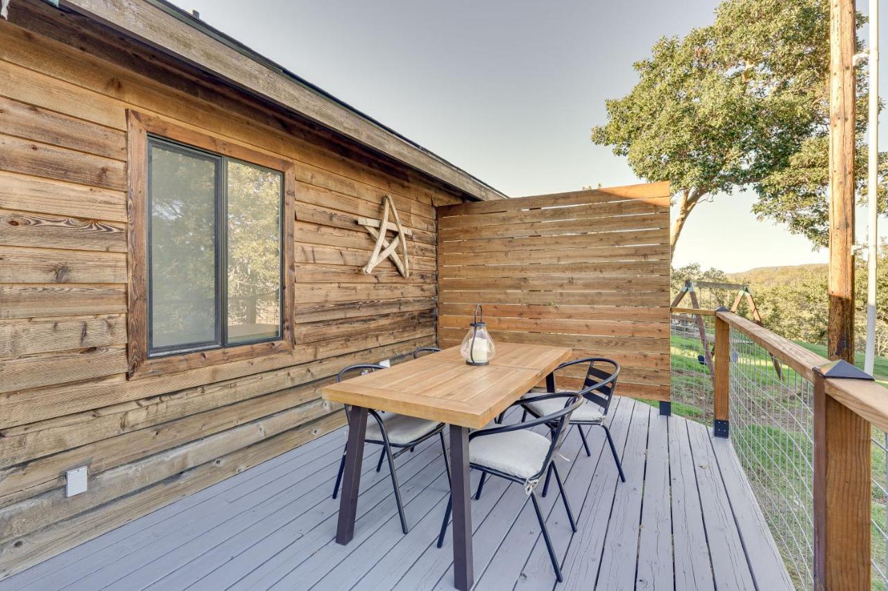 Cozy Central Point Bungalow On Working Winery! Extérieur photo