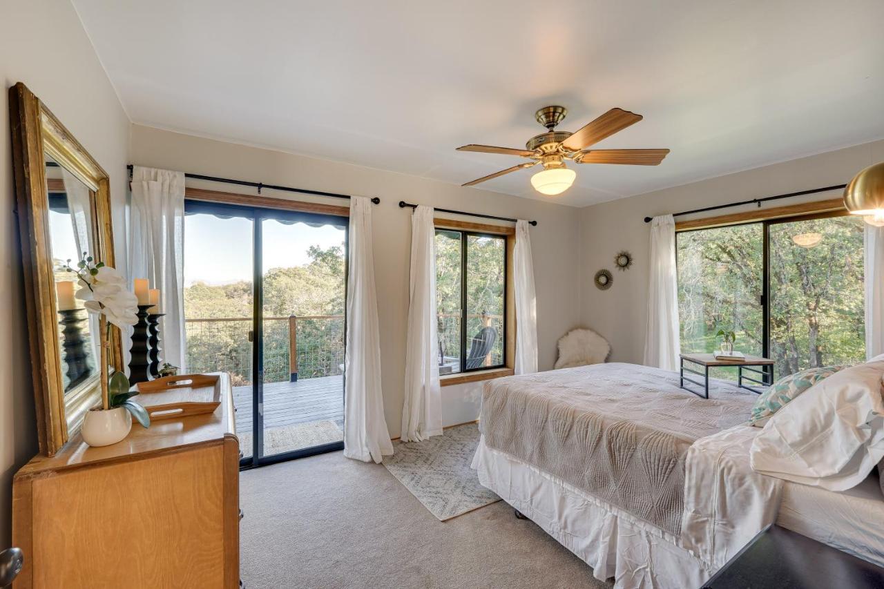 Cozy Central Point Bungalow On Working Winery! Extérieur photo