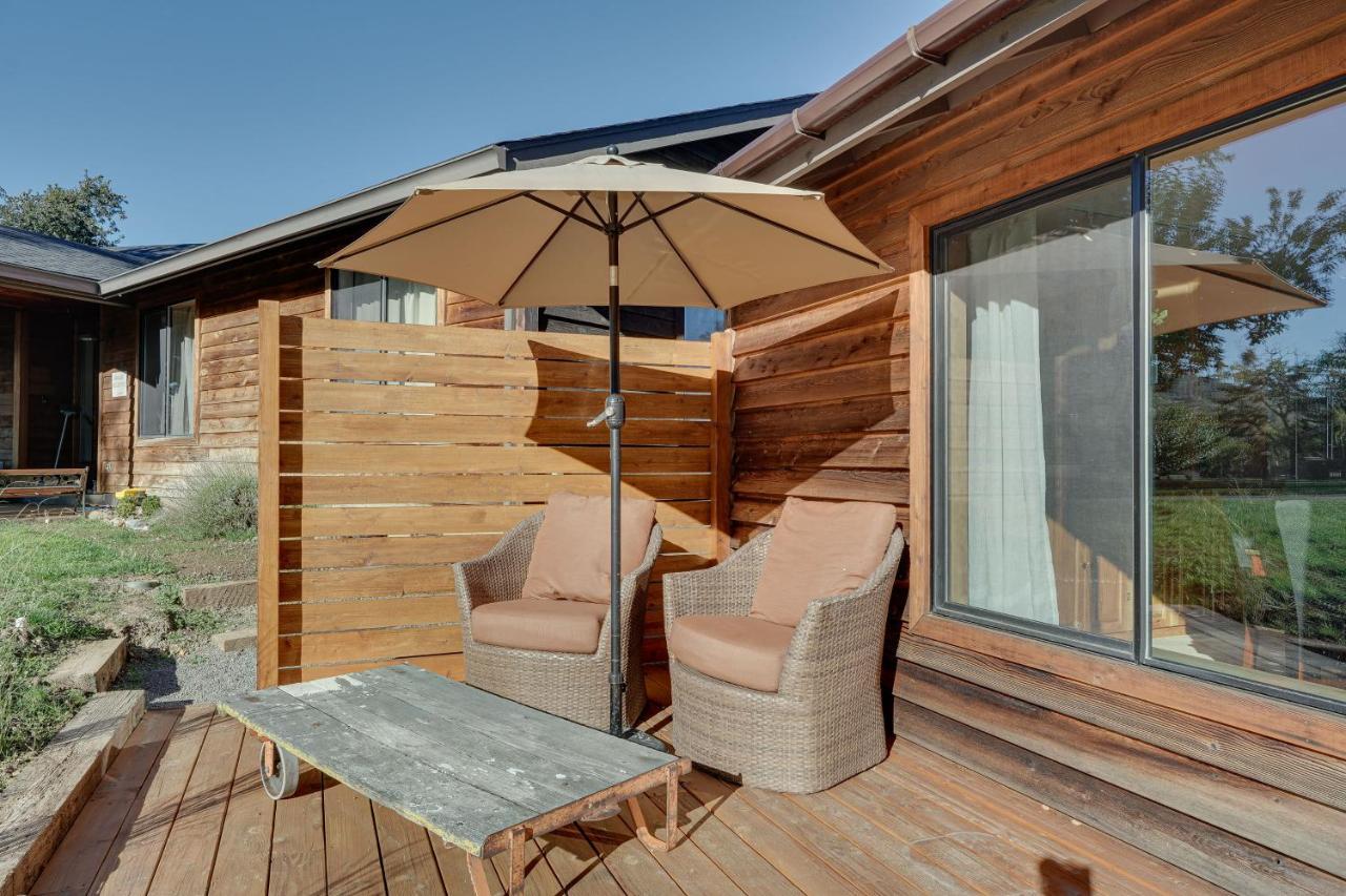 Cozy Central Point Bungalow On Working Winery! Extérieur photo